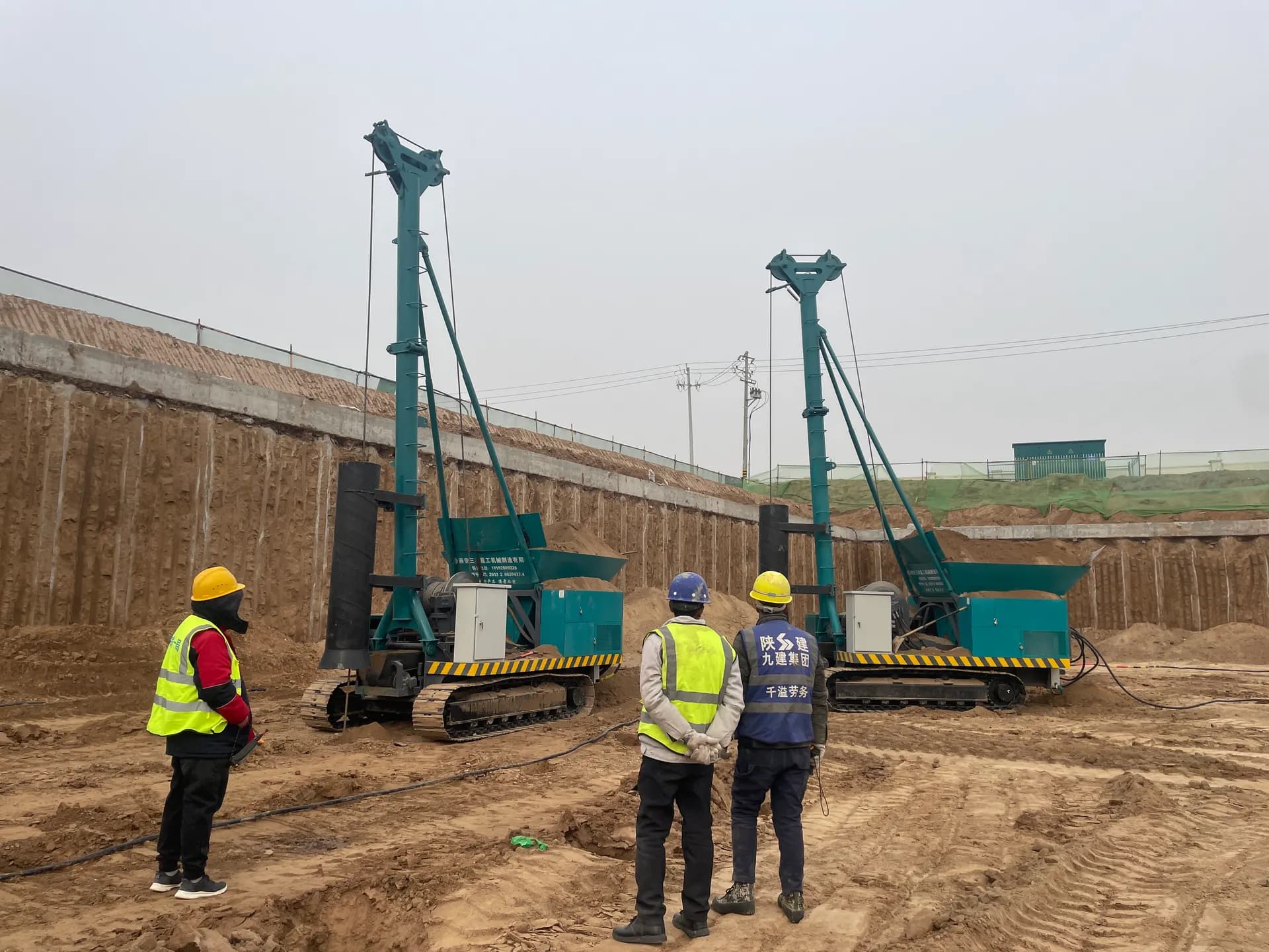 咸阳机场 T5 航站楼桩基设备协同作业